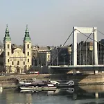 Schieszl 2 بودابست